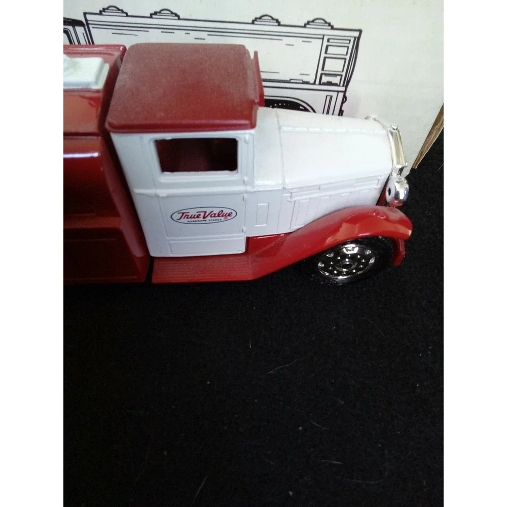 ERTL‎ 1930 Diamond T Tanker Truck/Bank